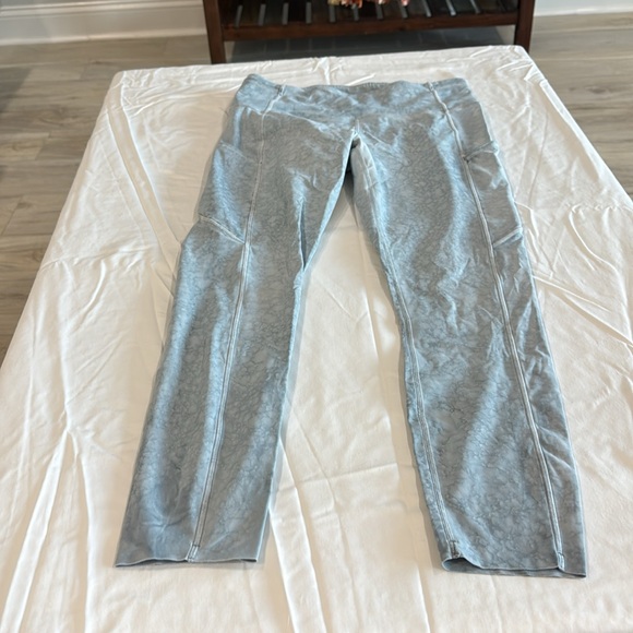 LuluLemon Fast and Free Size 10 Woman’s Leggings - Picture 2 of 2